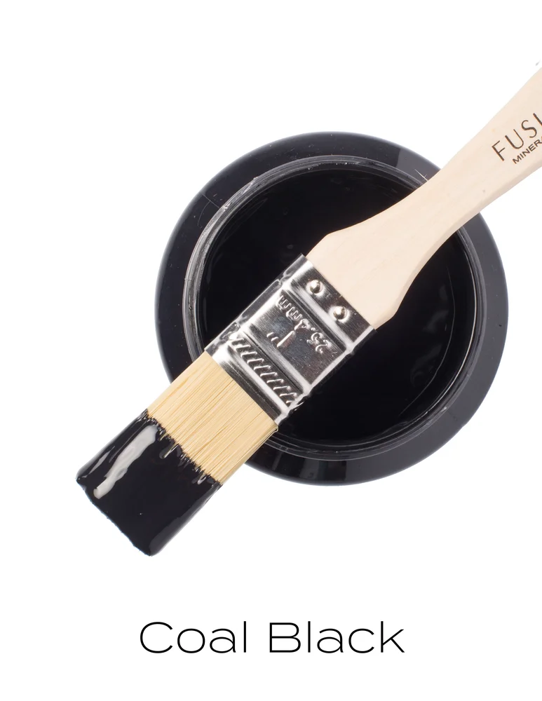 Fusion Mineral Paint jar in Coal Black