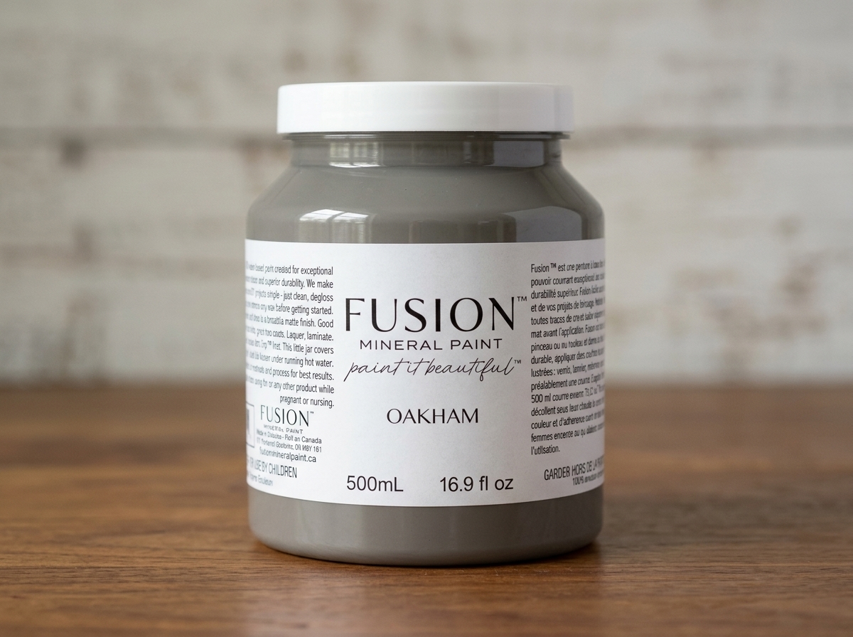 Fusion Mineral Paint jar in color Oakham
